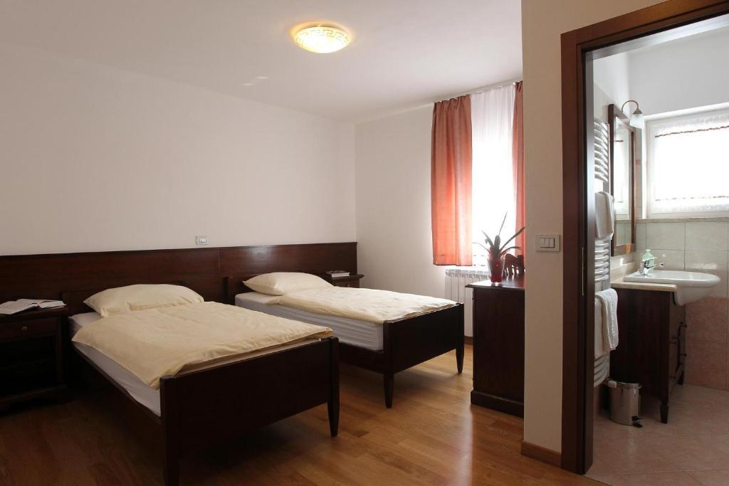 Guest House Pod Slavnikom Podgorje  Camera foto